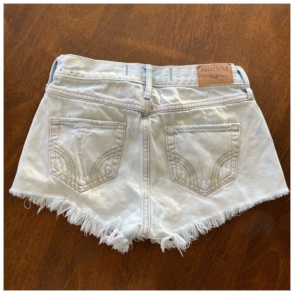 Hollister High Rise Distressed Festival Fray Hem Cut Off Shorts Light Wash Sz 25 - Picture 3 of 12